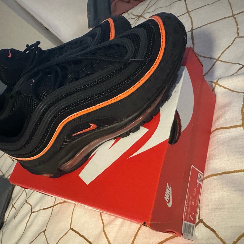 Air Max 97 GS black/orange 7Y or fits women 7.5/8)never worn.Smoke&pet free home